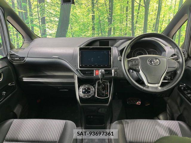 Toyota VOXY 2020-06 6678680-1