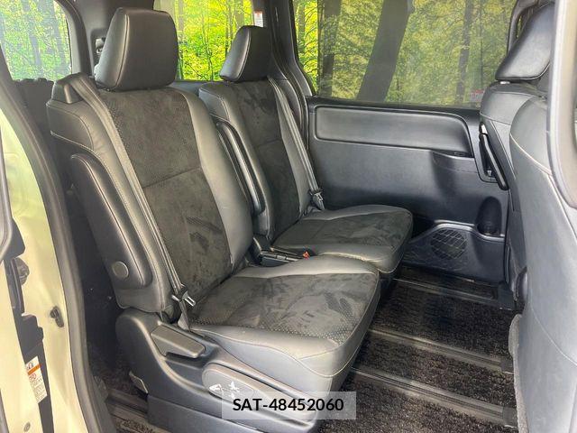 Toyota VOXY 2021-01 6678685-8