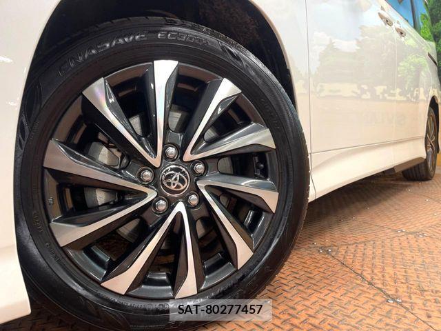 Toyota VOXY 2023-10 6678664-12