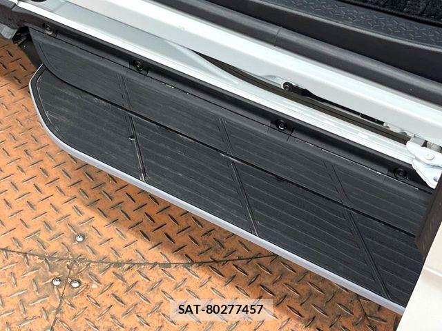 Toyota VOXY 2023-10 6678664-5