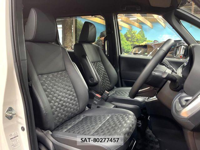 Toyota VOXY 2023-10 6678664-7
