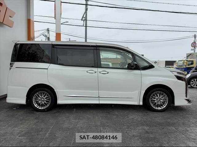 Toyota VOXY 2021-01 6678675-11