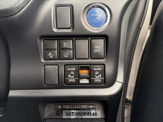 Toyota VOXY 2021-01 6678675-4
