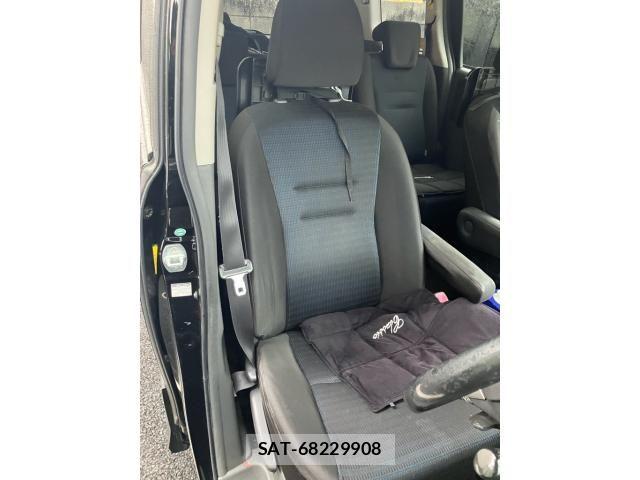 Toyota VOXY 2009-08 6678712-13