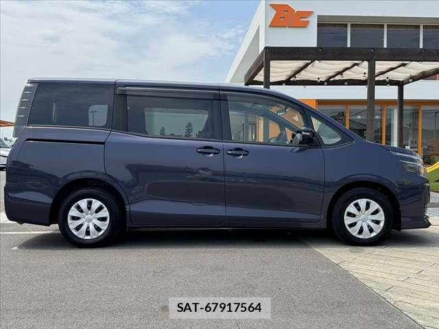 Toyota VOXY 2015-01 6678704-11