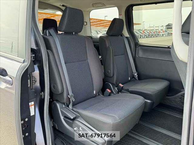 Toyota VOXY 2015-01 6678704-16