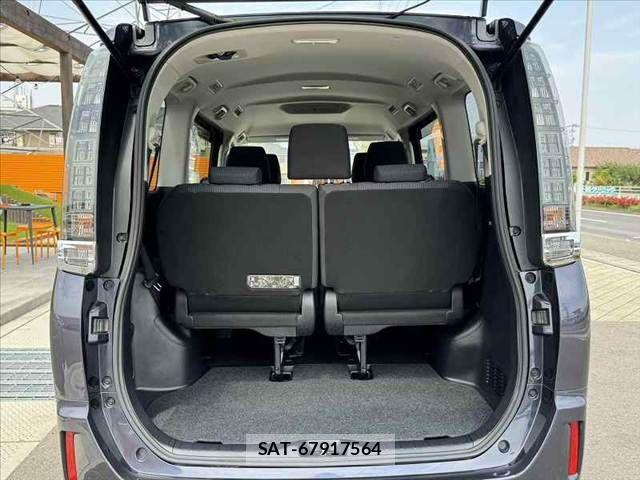 Toyota VOXY 2015-01 6678704-17