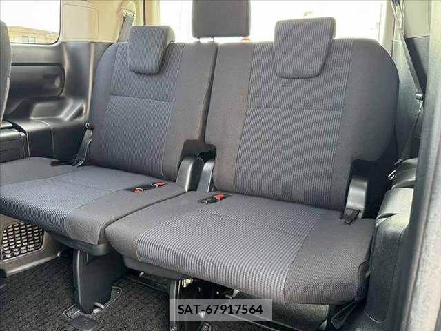Toyota VOXY 2015-01 6678704-18