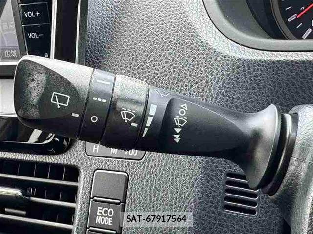 Toyota VOXY 2015-01 6678704-23