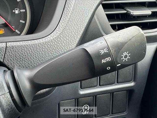 Toyota VOXY 2015-01 6678704-24