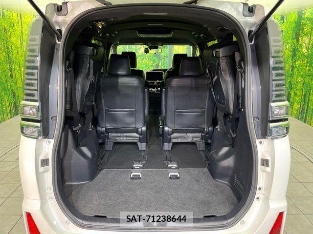 Toyota VOXY 2021-10 6678677-9
