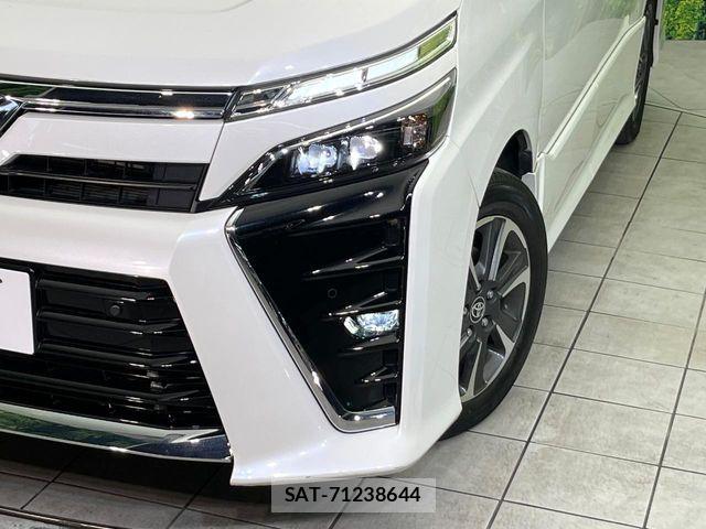 Toyota VOXY 2021-10 6678677-11