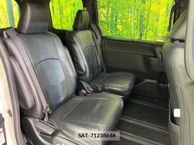 Toyota VOXY 2021-10 6678677-7