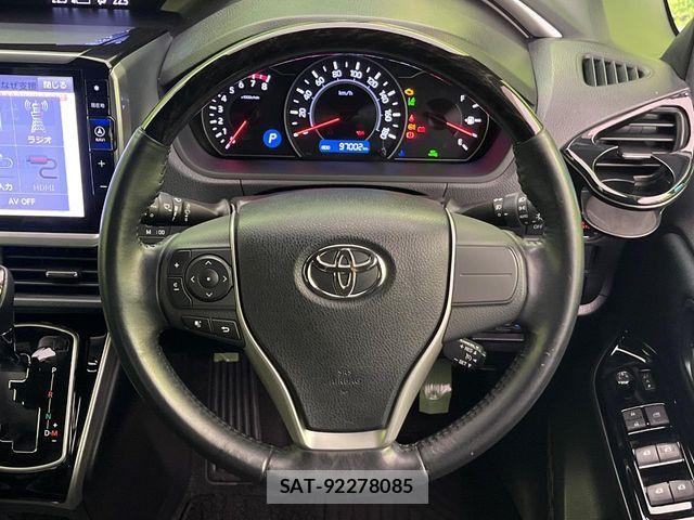 Toyota VOXY 2018-06 6678696-11