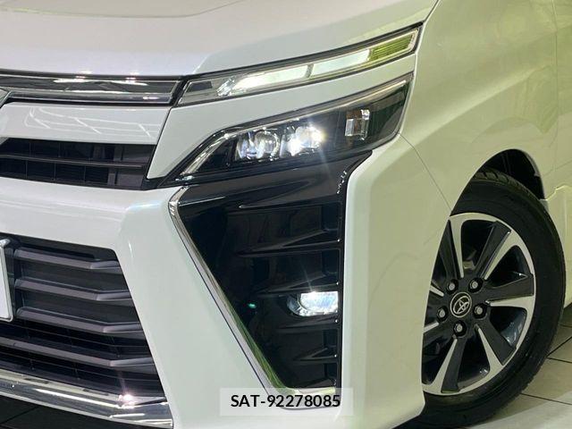 Toyota VOXY 2018-06 6678696-12