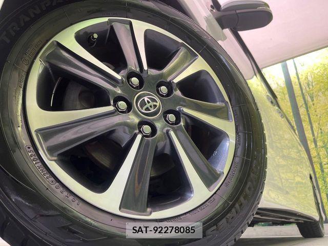 Toyota VOXY 2018-06 6678696-13