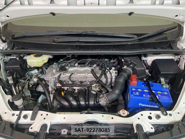 Toyota VOXY 2018-06 6678696-17