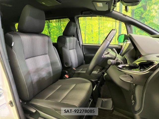 Toyota VOXY 2018-06 6678696-7