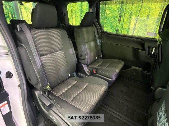 Toyota VOXY 2018-06 6678696-8