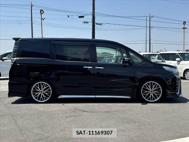 Toyota VOXY 2020-03 6678690-11