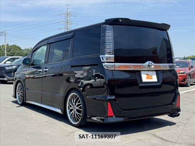Toyota VOXY 2020-03 6678690-12