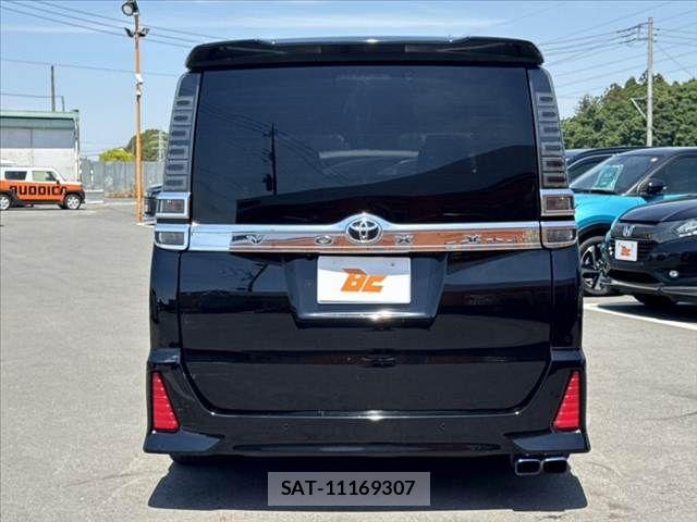 Toyota VOXY 2020-03 6678690-13