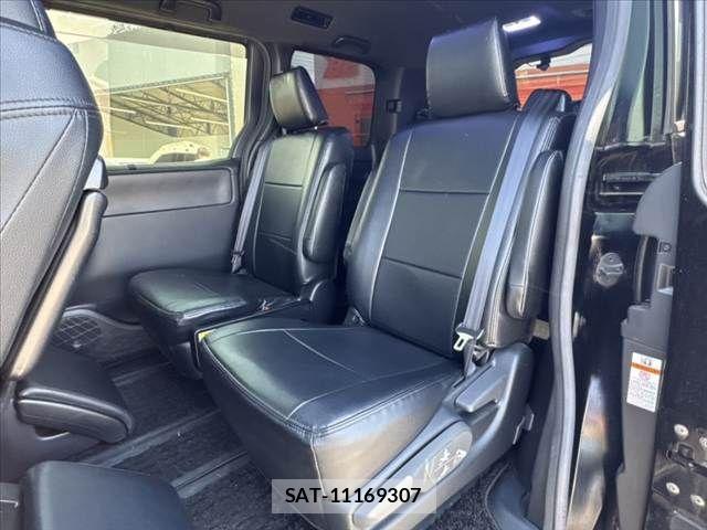 Toyota VOXY 2020-03 6678690-17