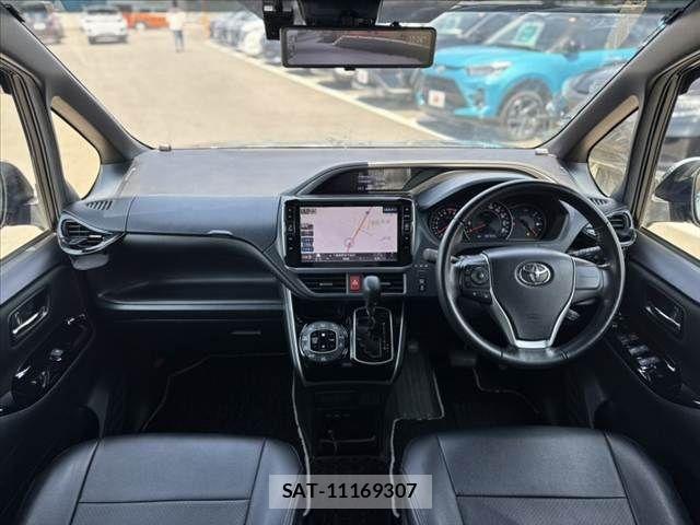 Toyota VOXY 2020-03 6678690-1