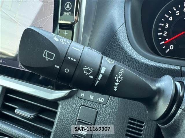 Toyota VOXY 2020-03 6678690-26