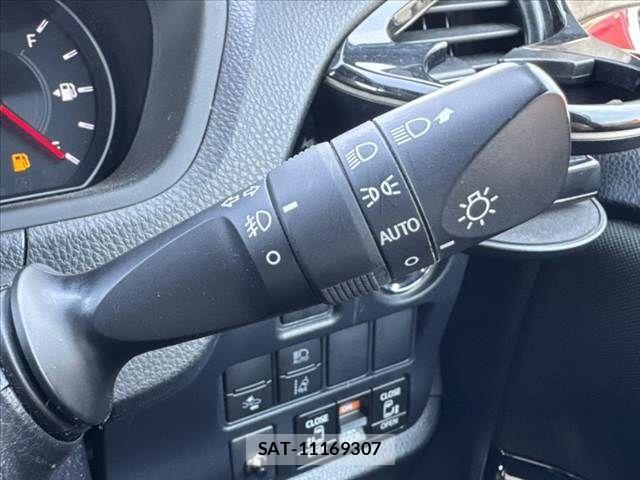 Toyota VOXY 2020-03 6678690-27