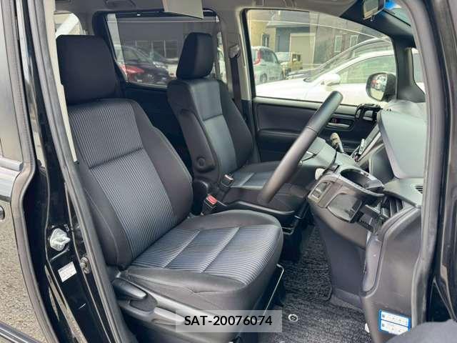 Toyota VOXY 2014-04 6682952-9