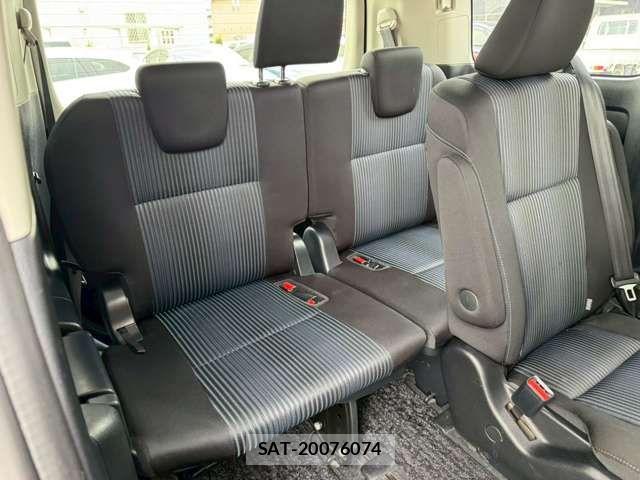 Toyota VOXY 2014-04 6682952-11