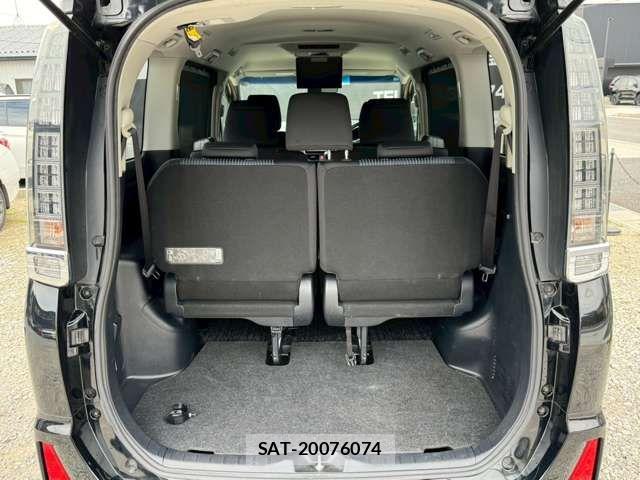 Toyota VOXY 2014-04 6682952-12