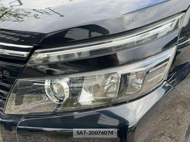 Toyota VOXY 2014-04 6682952-14