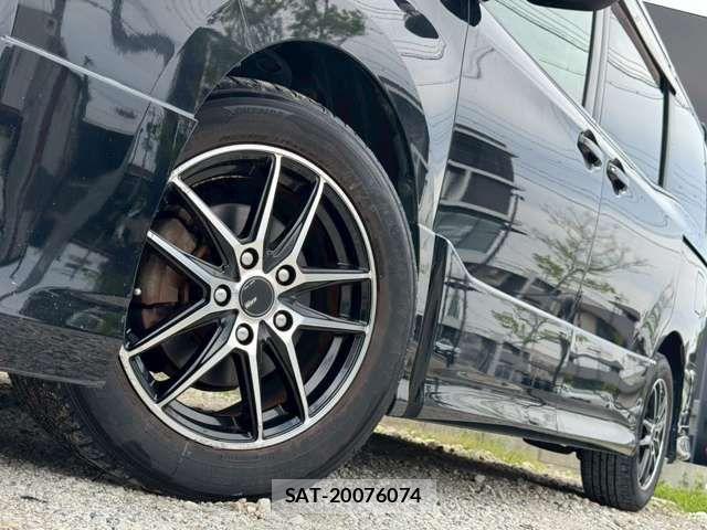 Toyota VOXY 2014-04 6682952-15