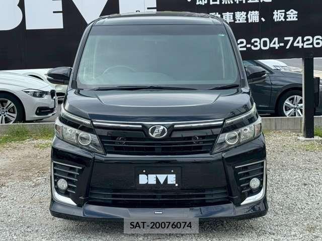 Toyota VOXY 2014-04 6682952-16