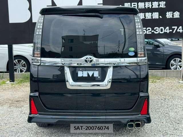 Toyota VOXY 2014-04 6682952-17