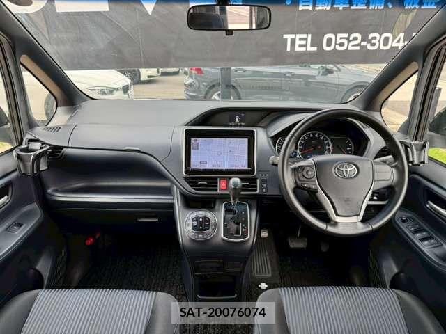 Toyota VOXY 2014-04 6682952-1