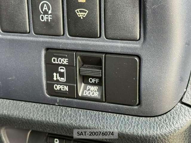 Toyota VOXY 2014-04 6682952-7