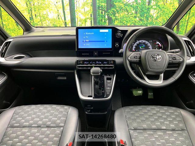 Toyota VOXY 2024-06 6682950-1