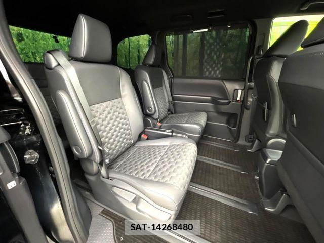 Toyota VOXY 2024-06 6682950-7