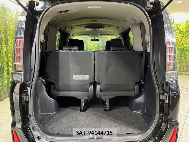 Toyota VOXY 2015-12 6684070-9