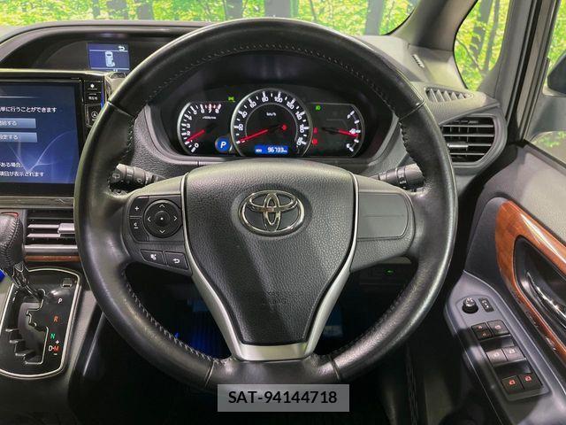 Toyota VOXY 2015-12 6684070-10