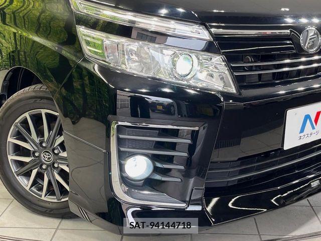 Toyota VOXY 2015-12 6684070-11