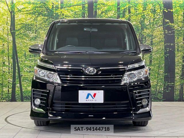Toyota VOXY 2015-12 6684070-13