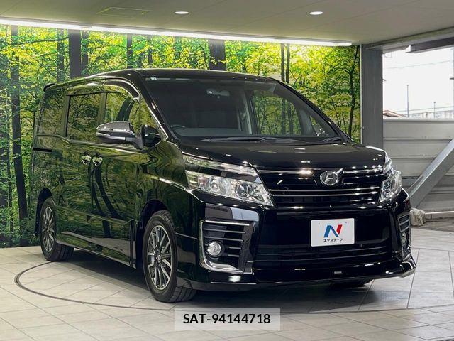 Toyota VOXY 2015-12 6684070-15