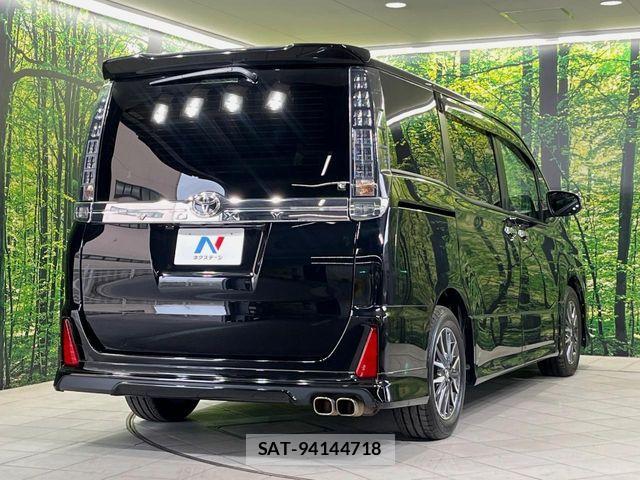 Toyota VOXY 2015-12 6684070-16