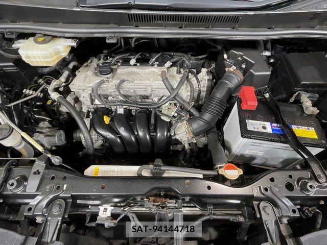 Toyota VOXY 2015-12 6684070-17