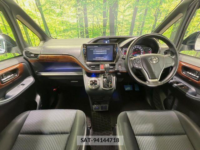 Toyota VOXY 2015-12 6684070-1