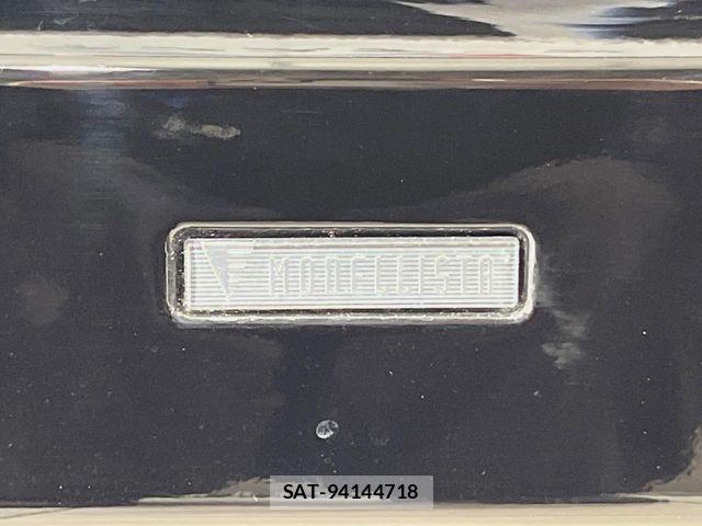 Toyota VOXY 2015-12 6684070-2